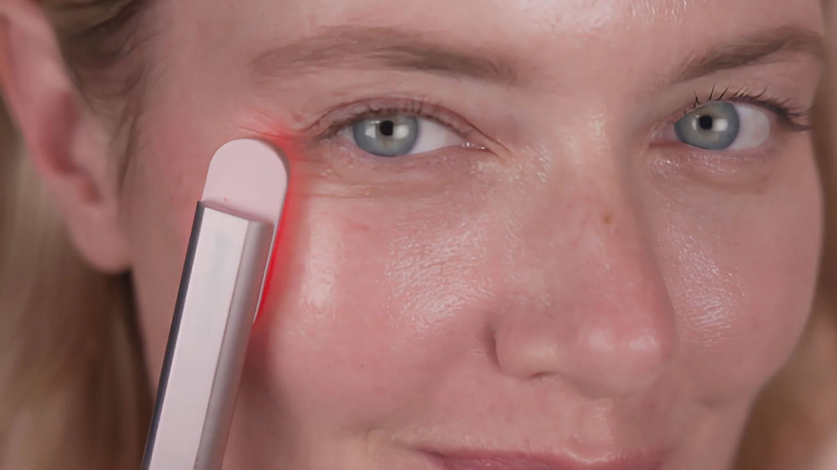 The Anti-Aging Wand Celebrities Use Before Every Photo Op